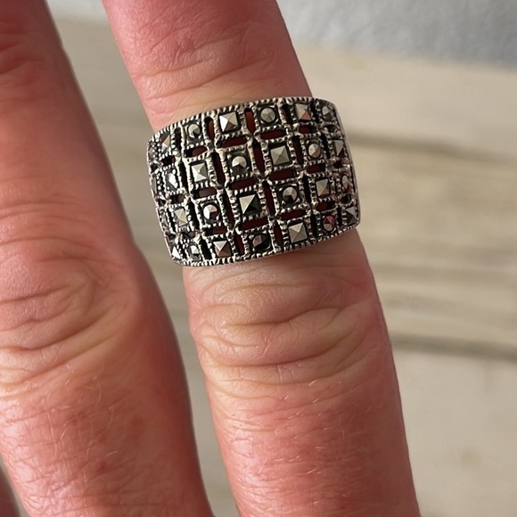 Beautiful Silver Marcasite Ring. - Picture 5 of 5